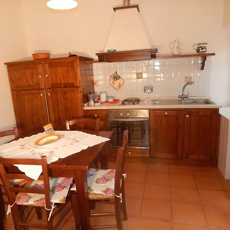 Dreizimmerwohnung Fuer 4 Personen 3 Km Vom Zentru By Interhome *