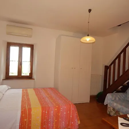 Dreizimmerwohnung Fuer 4 Personen 3 Km Vom Zentru By Interhome *