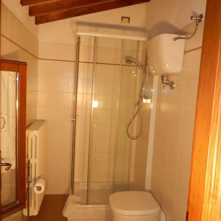 Dreizimmerwohnung Fuer 4 Personen 3 Km Vom Zentru By Interhome شقة *