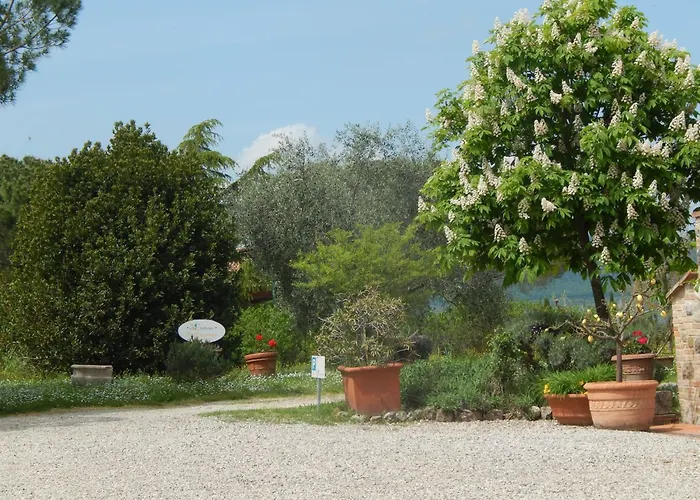 Dreizimmerwohnung Fuer 4 Personen 3 Km Vom Zentru By Interhome Apartman Siena