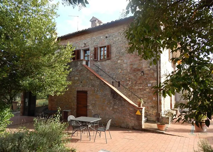 Dreizimmerwohnung Fuer 4 Personen 3 Km Vom Zentru By Interhome *