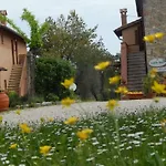 Dreizimmerwohnung Fuer 4 Personen 3 Km Vom Zentru By Interhome Apartamento