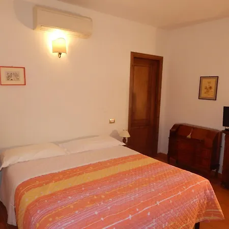 Dreizimmerwohnung Fuer 4 Personen 3 Km Vom Zentru By Interhome *