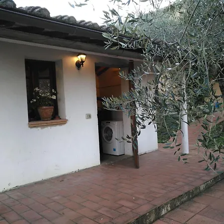 Dreizimmerwohnung Fuer 4 Personen 3 Km Vom Zentru By Interhome